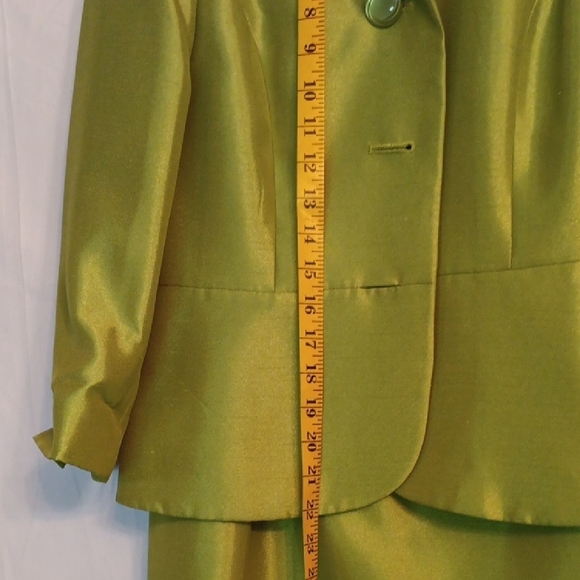 Le Suit Green Blazer and Skirt Set - Picture 3 of 7